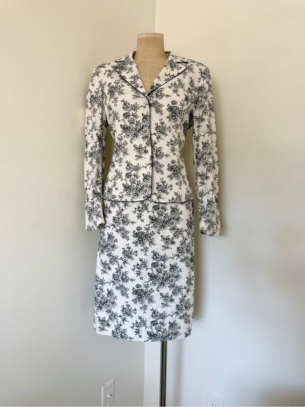 Vintage Classic Black & White Floral Blazer & Pencil Skirt